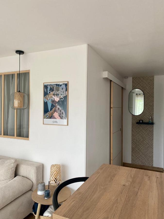 Appartement Cosy Le Saint Gildas: Central City Retreat with Parking Vannes Exterior photo